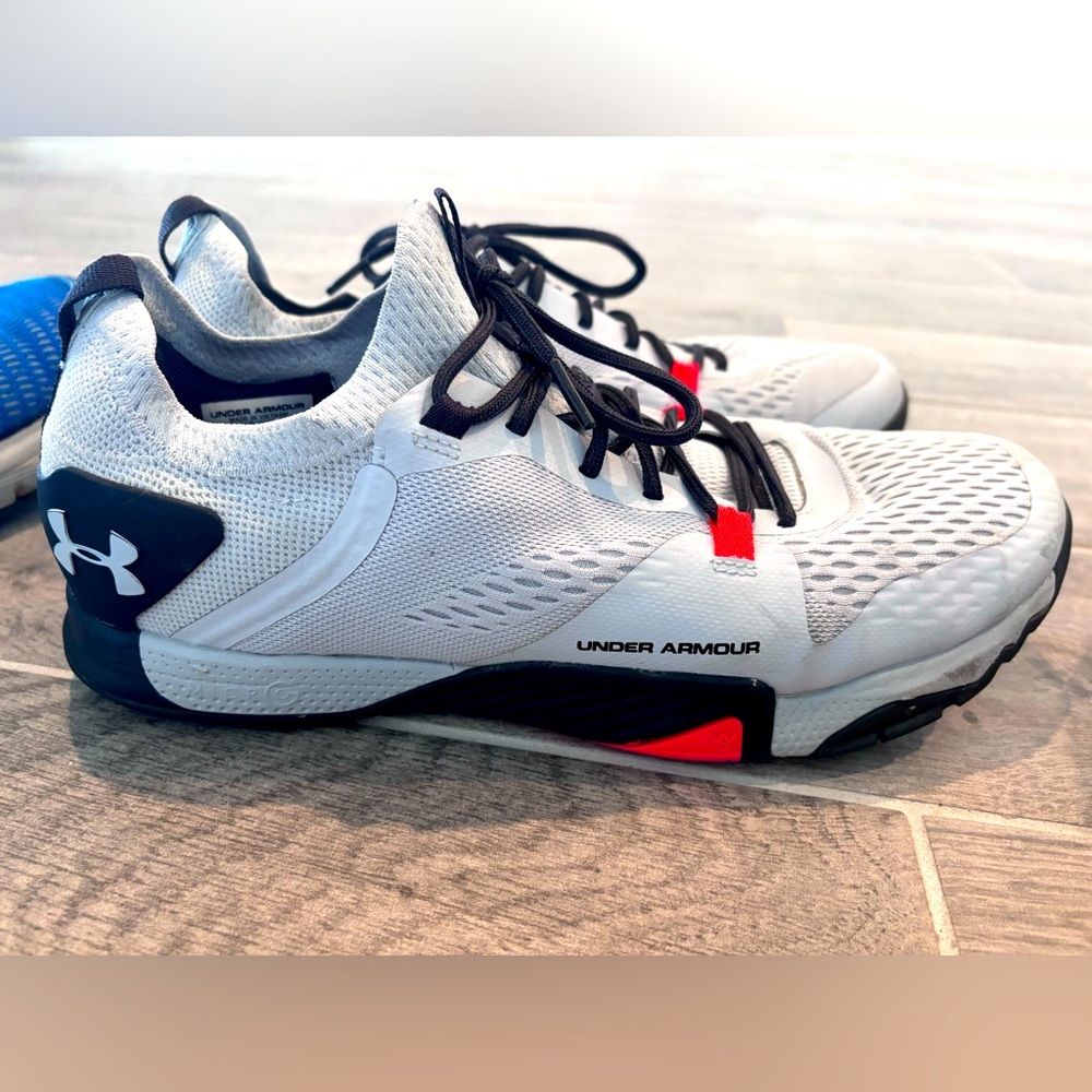 Men’s (Like New) Under Armour sneakers 

Bundle for $5 off

SF/PF home